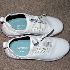 Clove nursing shoes, tech, healthcare